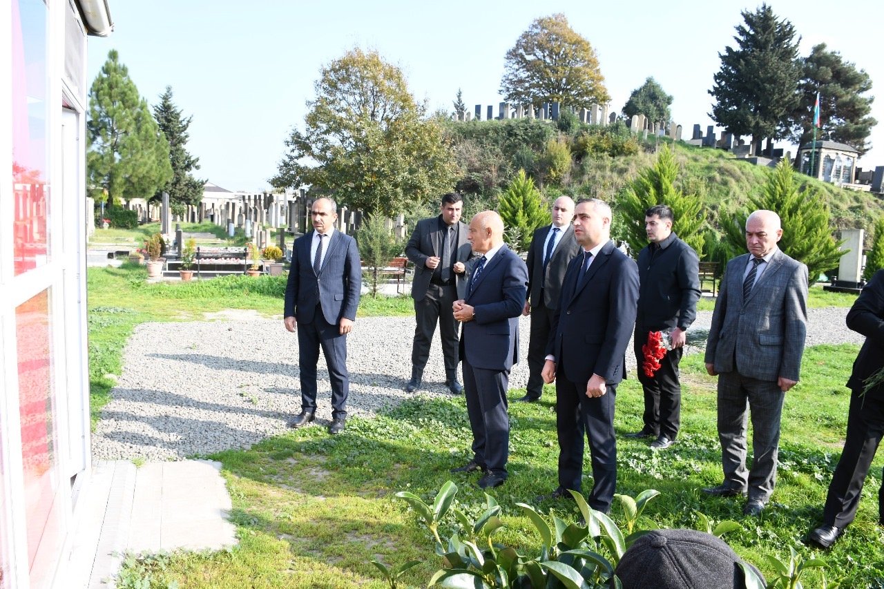 İcra başçısı şəhid məzarlarını ziyarət etdi