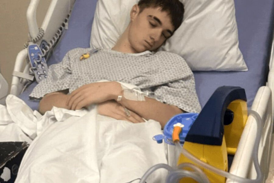 Həkimlər yeniyetmənin veypinq nəticəsində qaralmış ağciyərini çıxarıb torbaya qoydular