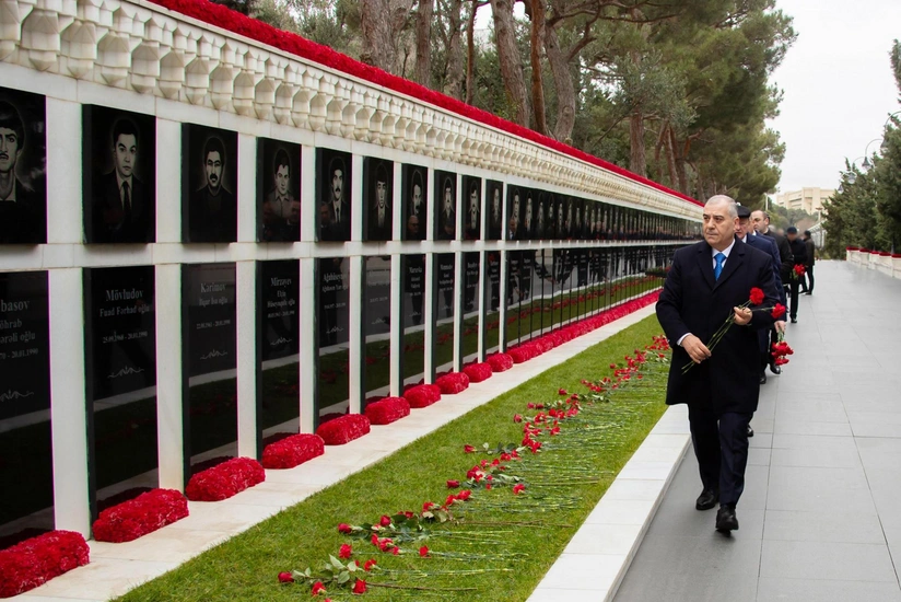 DTX-nin əməkdaşları Şəhidlər xiyabanını ziyarət ediblər