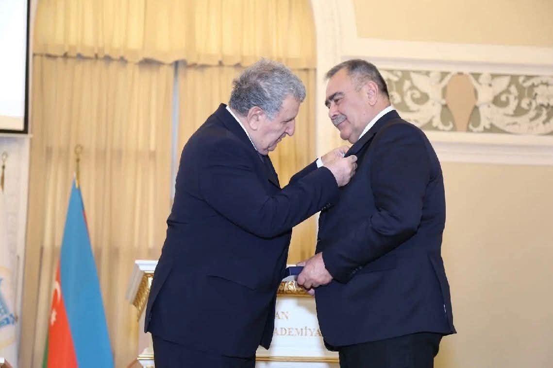 İbrahim Cəfərov 70 illik yubileyində AMEA-nın döş nişanı ilə təltif edildi