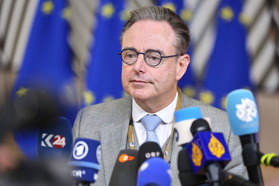 Belçikanın Baş naziri: Avropa Rusiya ilə müharibə vəziyyətində deyil, aktivləri müsadirə edə bilməz