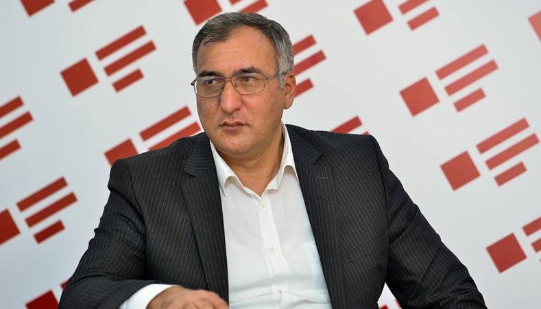 Şərif Ağayar yazdığı statusa münasibət bildirib