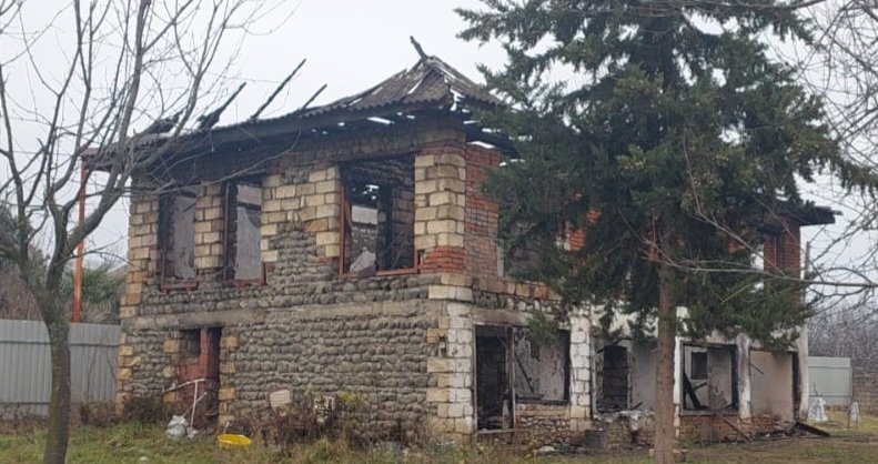 Lənkəranda iki mərtəbəli evdə yanğın: 1 nəfər ölüb