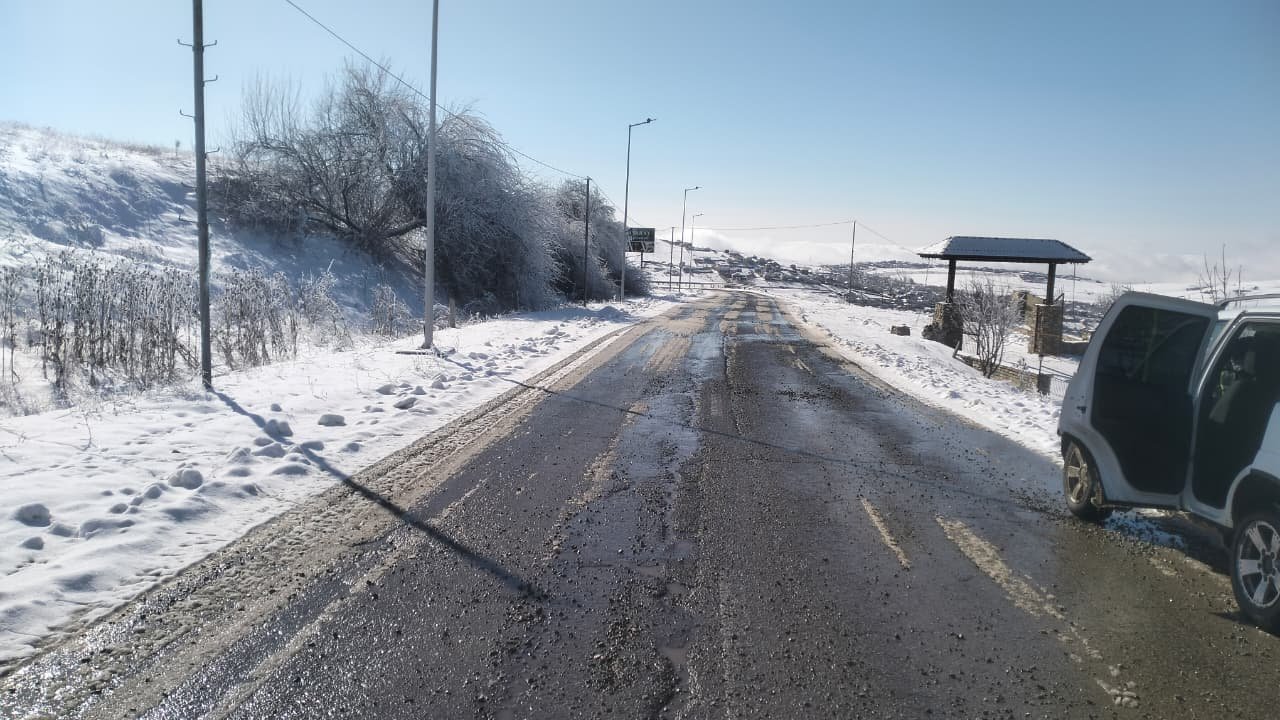 AAYDA-nın "19 saylı Xüsusi Təyinatlı Yol İstismarı” İdarəsi  Şamaxıda yolları qar və buzdan təmizləyir