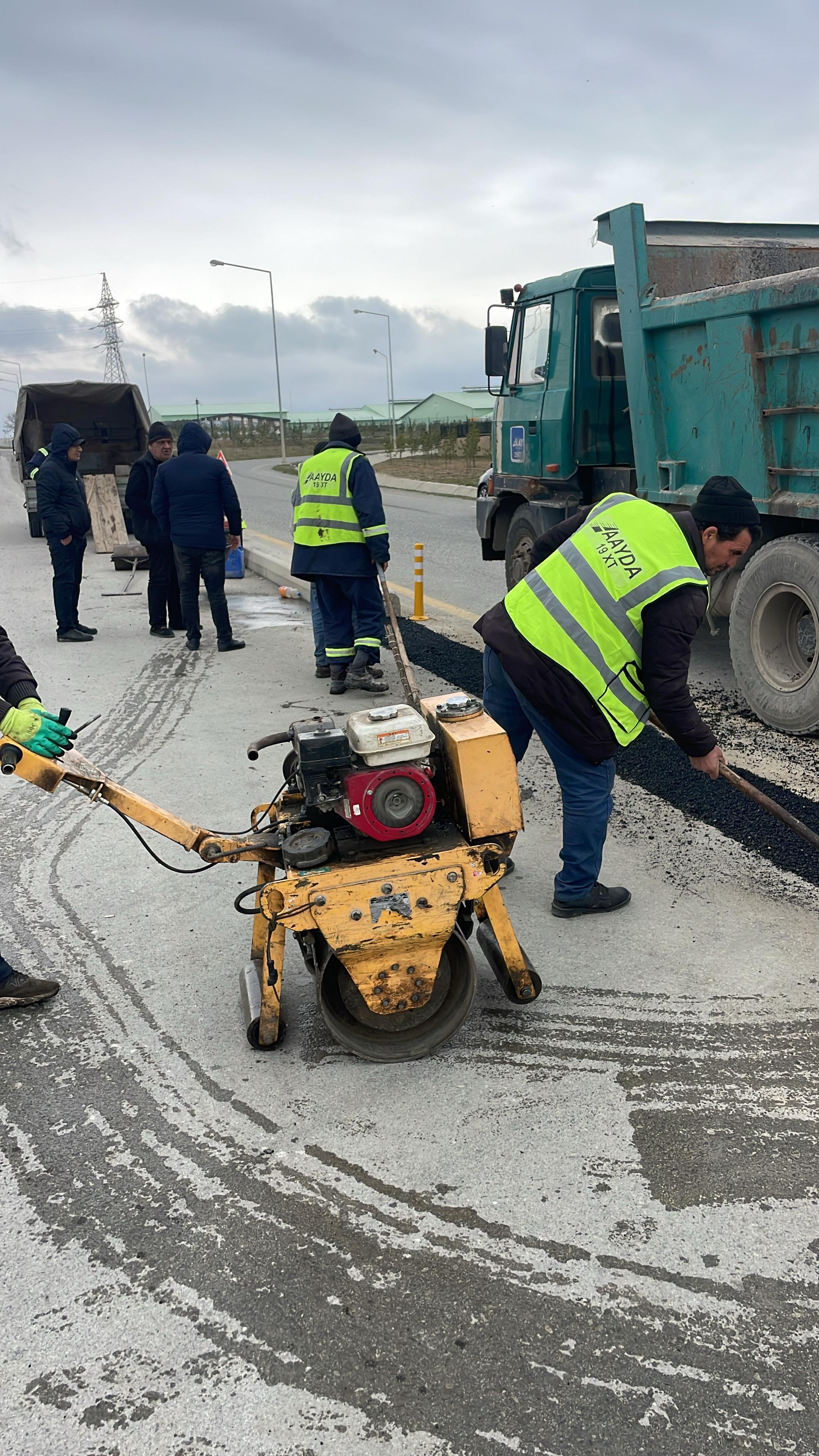 AAYDA-nın "19 saylı Xüsusi Təyinatlı Yol İstismarı” İdarəsi bəzi yollarda təmir işləri aparır