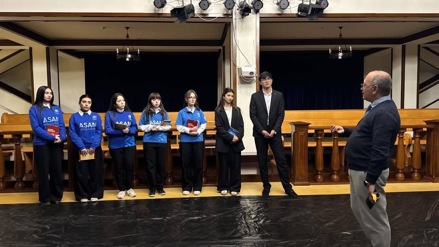 Gəncədə Asan könüllüləri üçün teatrla tanışlıq görüşü keçirilib