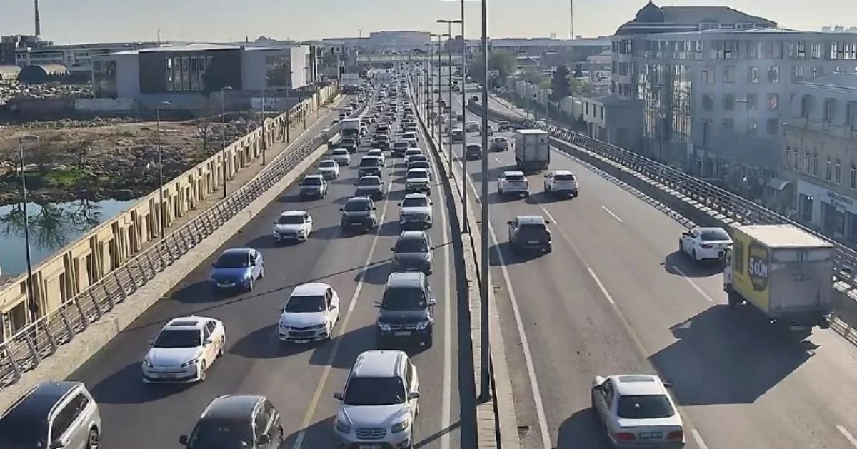 Bakının bəzi yollarında sıxlıq müşahidə olunur