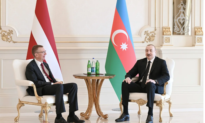 İlham Əliyevin Latviya Prezidenti ilə təkbətək görüşü olub