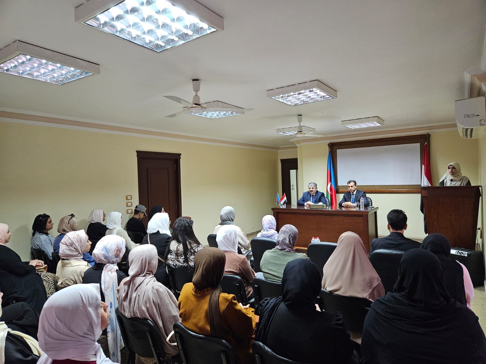 Qahirə Universitetində Azərbaycan dilini öyrənən tələbələr təltif olunub