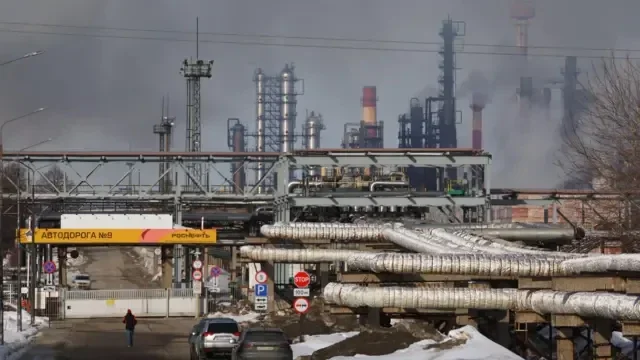 Ukrayna dronları 8 gün ərzində ikinci dəfə Permdəki iri neft emalı zavodunu vurub