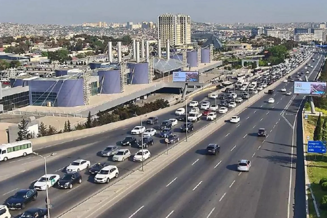 Bakıda sıxlıq müşahidə olunan yollar açıqlanıb