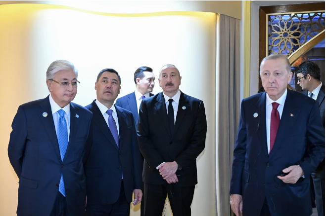 İlham Əliyev və TDT-nin qeyri-rəsmi Zirvə görüşünün digər iştirakçıları Türküstanda bir sıra mədəni məkanlarla tanış olublar
