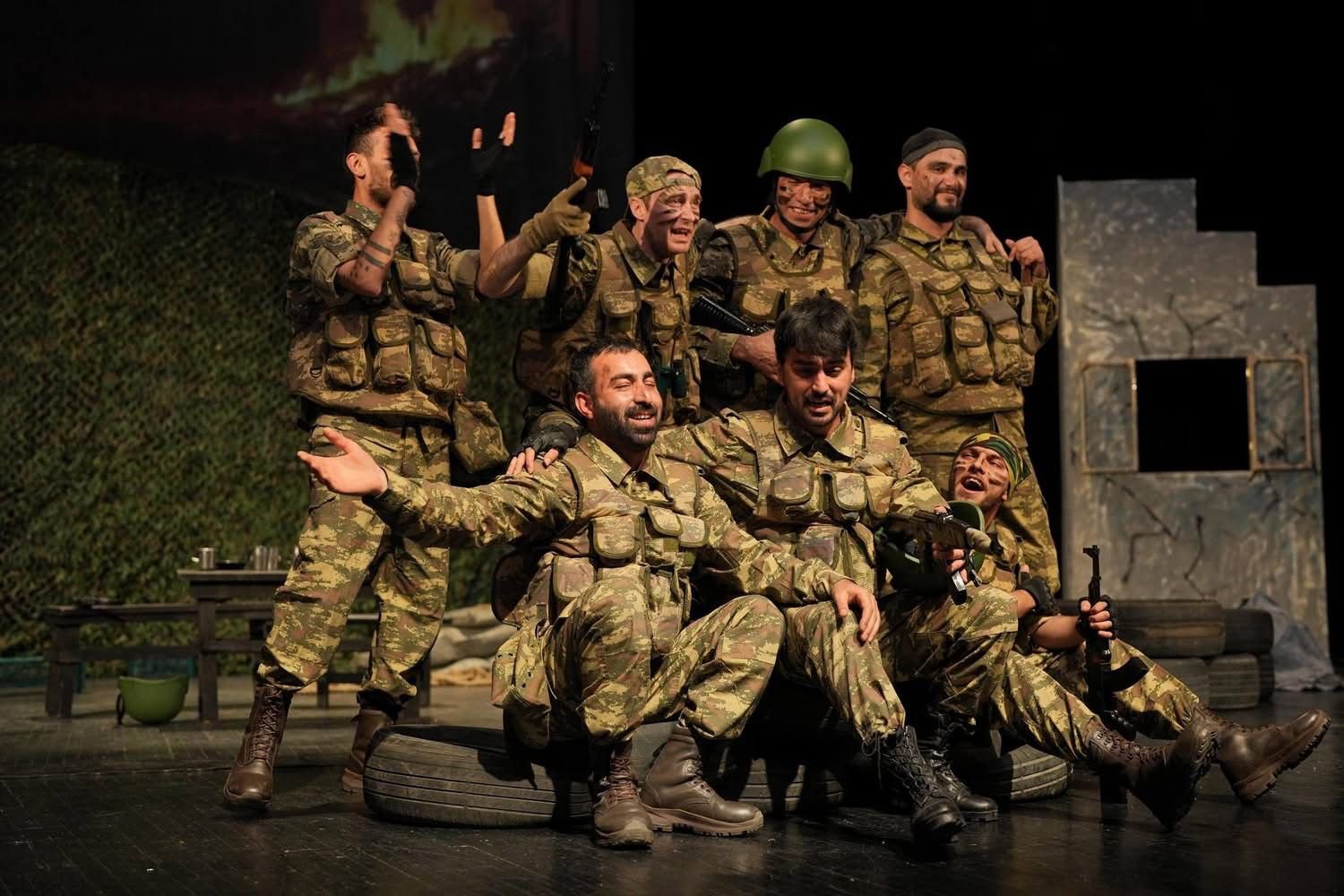 📌 Gəncə Dövlət Milli Dram Teatrında Vaqif Əmiraslanın “Gülüstan” pyesinin motivləri əsasında hazırlanan eyniadlı tamaşanın daxili baxışı keçirilib.