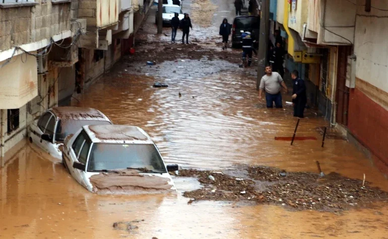 Türkiyənin cənubundakı sel nəticəsində 3 nəfər həyatını itirib
