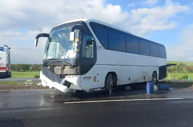 Türkiyədə avtobus qəzaya uğrayıb, 16 nəfər yaralanıb