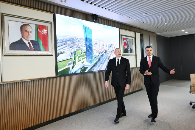 İlham Əliyev Mərkəzi Bankın yeni binasının açılışında iştirak edib