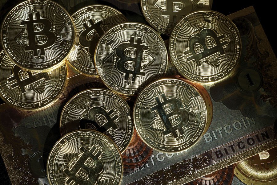 Bitkoinun qiyməti 62 min dollardan aşağı düşdü
