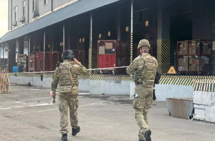 Kiyevdə poçt terminalında bağlama partlayıb, ölən və yaralananlar var