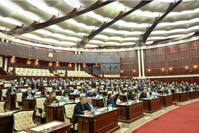 İctimai təhlükə törətməyən aşkar cinayət üzrə məlumata baxılma müddətinin artırılması ilk oxunuşda qəbul edilib