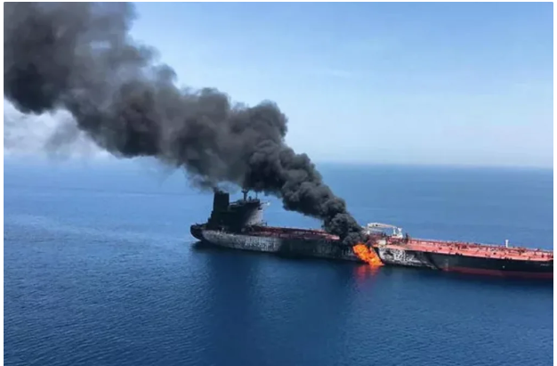 Omanın Sohar şəhərinin şimal-şərqində yerləşən tankerdə yanğın baş verib, ölən var