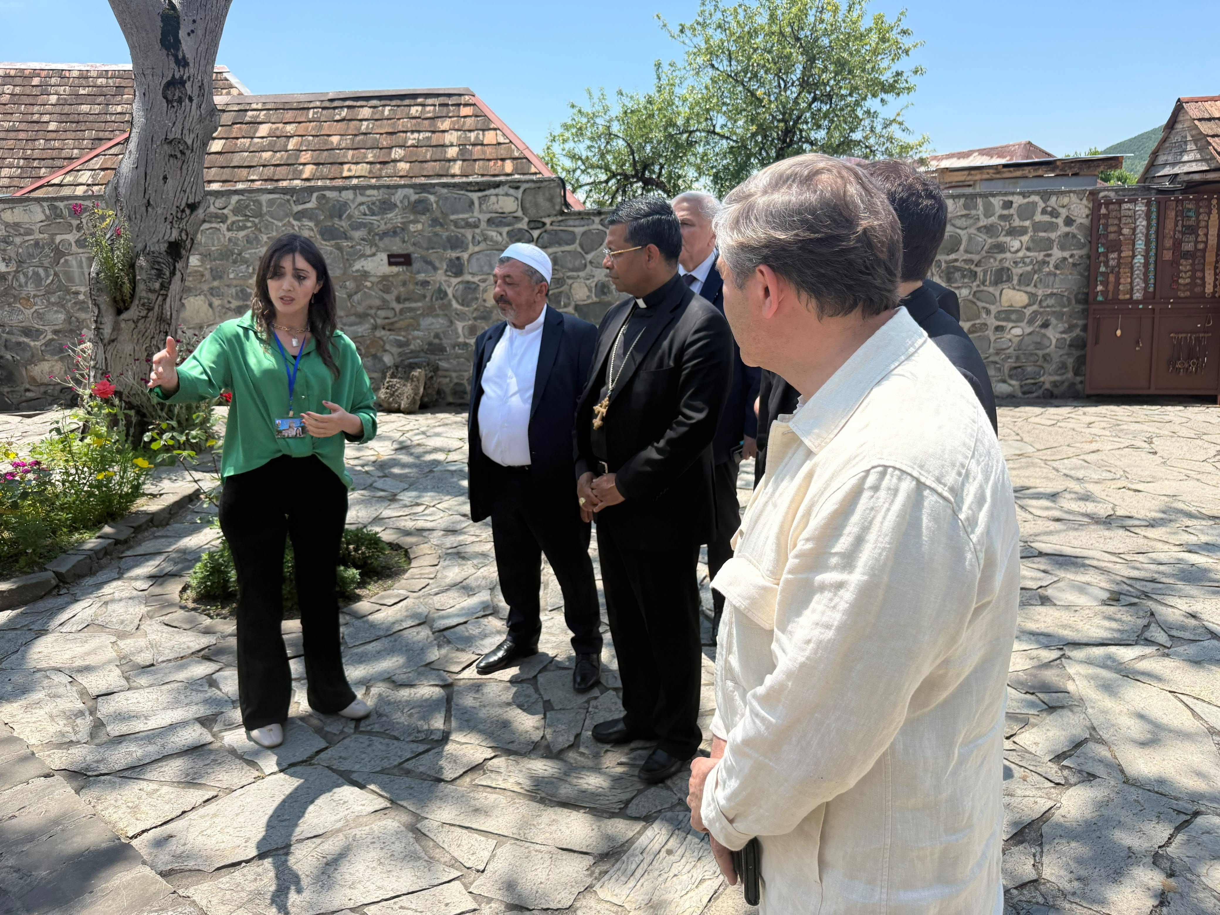 Kardinal Corc Kuvakad Şəkiyə səfər edib