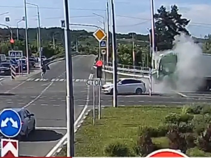 Belqorodda yük maşınına dron hücumu: sürücü həlak oldu, yollar bağlandı