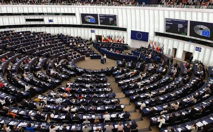 Avropa Parlamentində iki deputata qarşı sanksiya tələbi