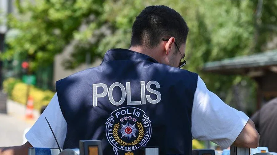 Türkiyədə naməlum pilotsuz uçuş aparatı yaşayış evinin yaxınlığına düşərək yanıb