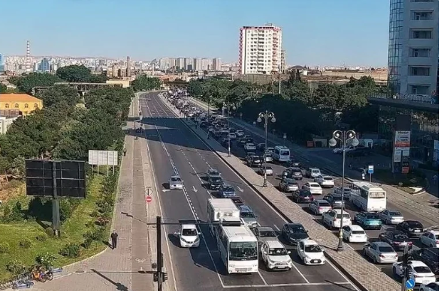 Bakıda 7 istiqamətdə tıxac müşahidə olunur