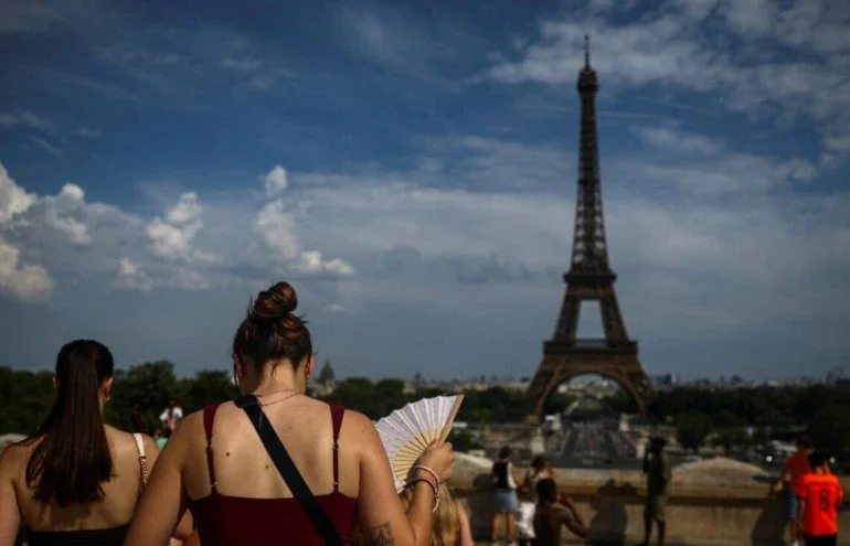 Parisdə anomal istilər elektrik kəsintisinə səbəb olub