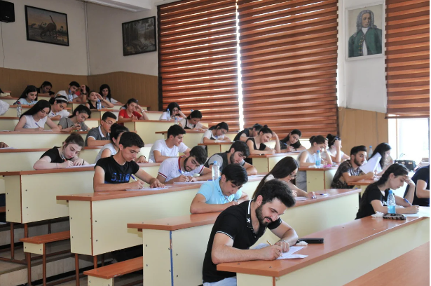 İyulun 13-dən tələbələrin yerdəyişməsi üzrə sənəd qəbuluna başlanılır