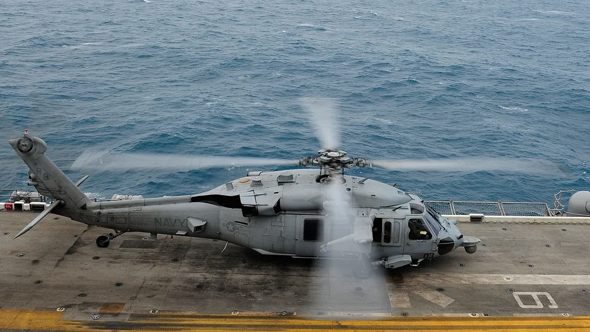 ABŞ Hərbi Dəniz Qüvvələrinə məxsus helikopter Ərəbistan dənizində məcburi eniş edib
