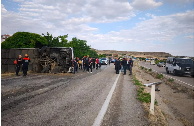 Türkiyədə avtobus aşıb, 41 nəfər xəsarət alıb