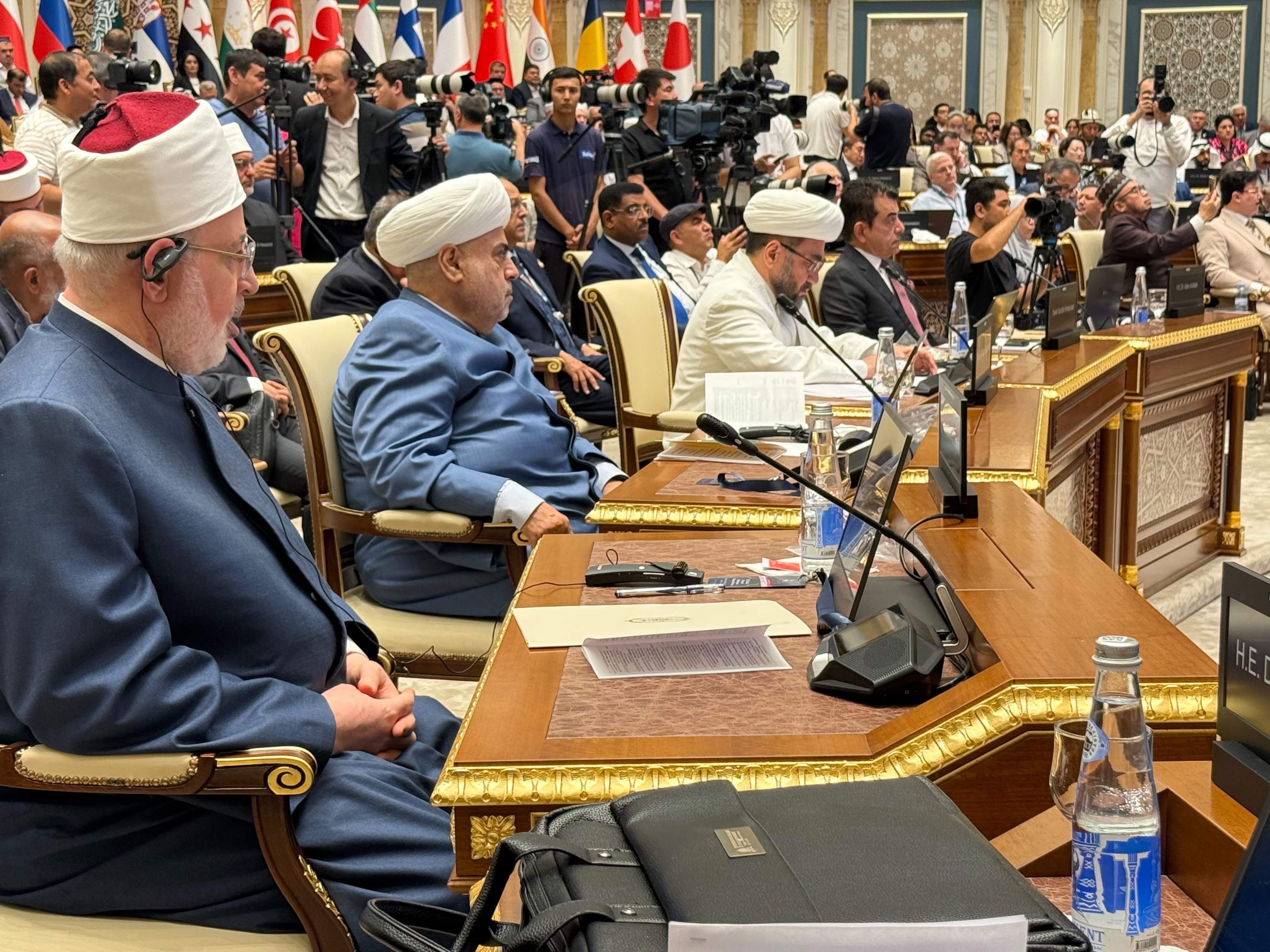 Allahşükür Paşazadə Daşkənddə keçirilən I Beynəlxalq İslam Sivilizasiyası Forumunda çıxış edib