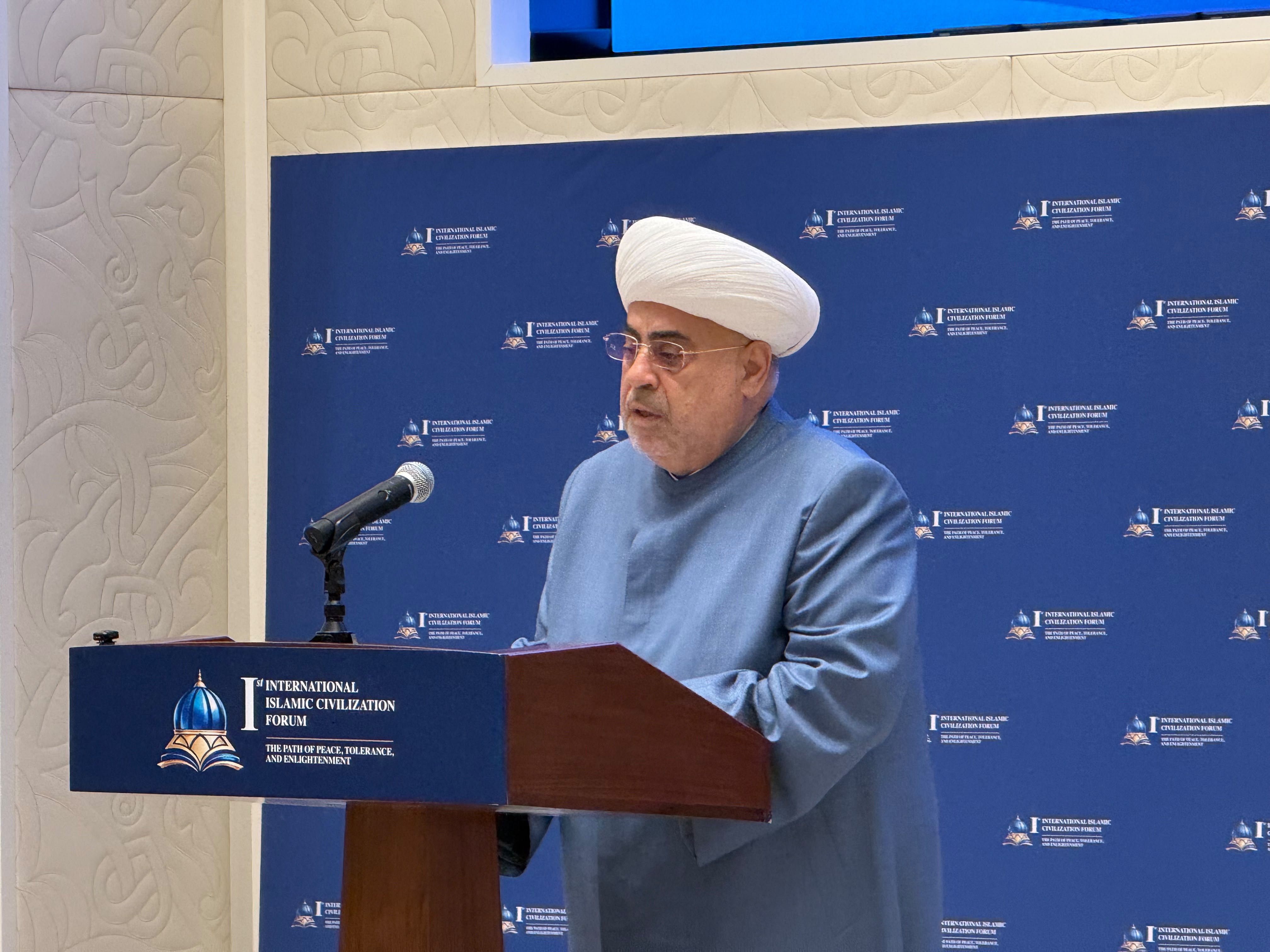Allahşükür Paşazadə Daşkənddə keçirilən I Beynəlxalq İslam Sivilizasiyası Forumunda çıxış edib