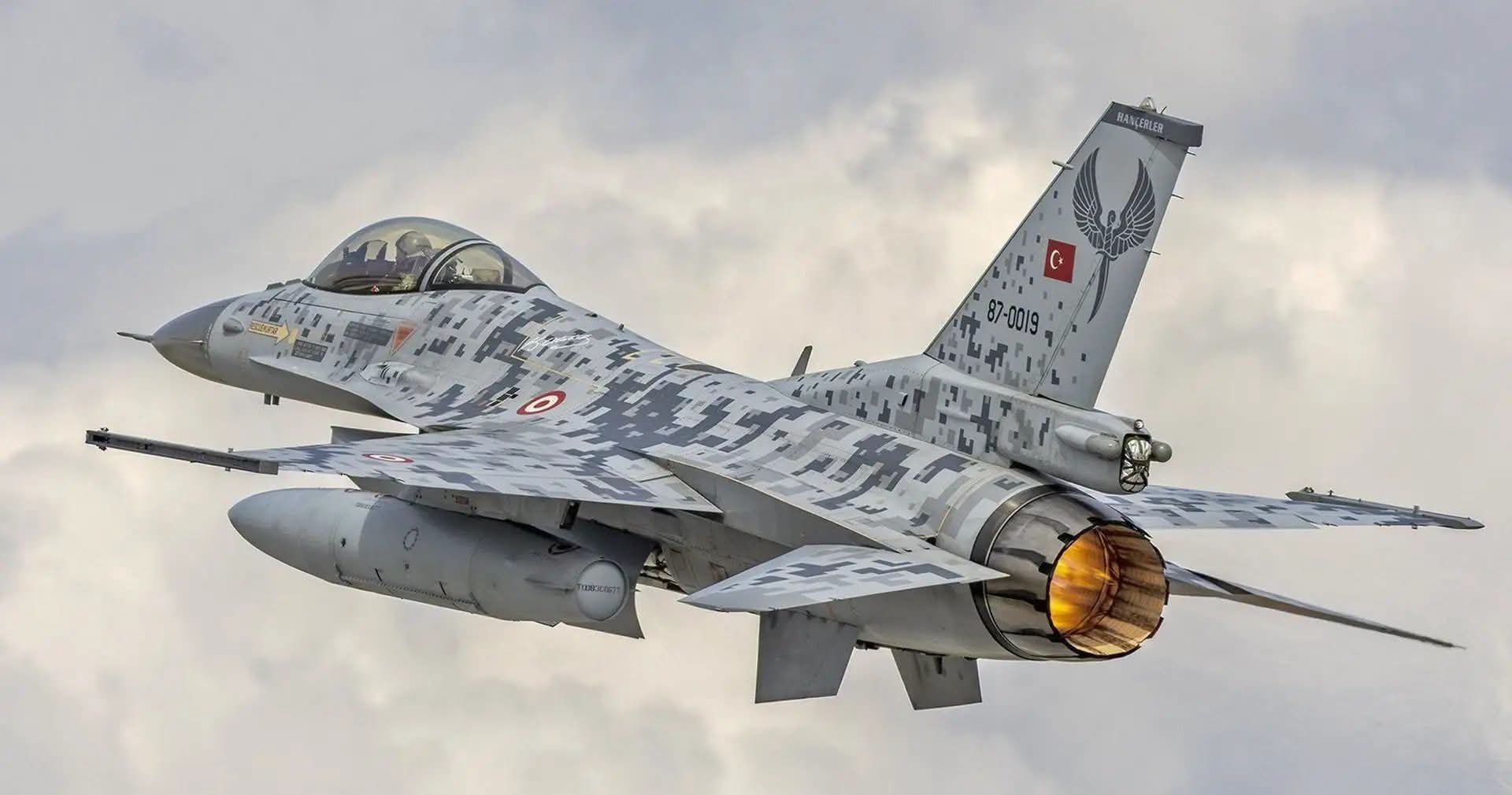 Türkiyə qırıcıları Baltikyanı ölkələrin səmasında gecə-gündüz növbə çəkəcək - Anadolu