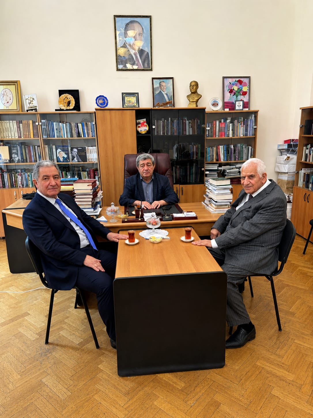 Professor yazır: O, hər kəsin şairi idi