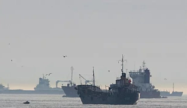Son 24 saatda Hörmüz boğazından azı 10 ticarət gəmisi keçib