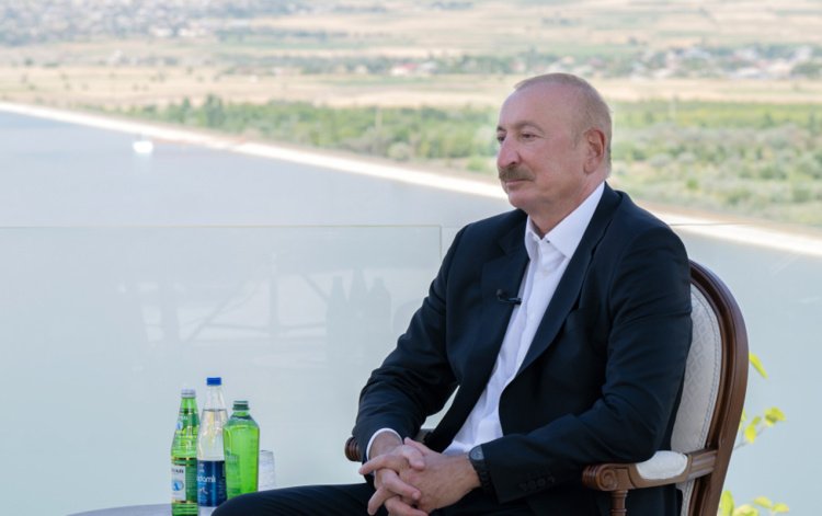 Rəşad Məcid: “Prezidentin nitqində elə sözlərə rast gəlirik ki, heyrət edirik”
