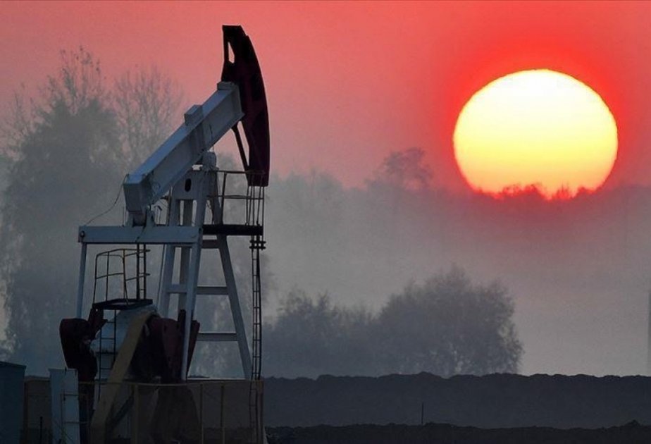 IEA: Qlobal neft bazarında kəsir dərinləşir