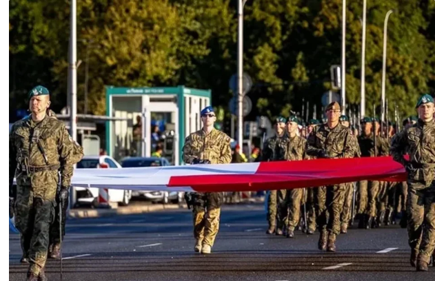 Polşada ölkə tarixinin ən böyük hərbi paradı keçirilib