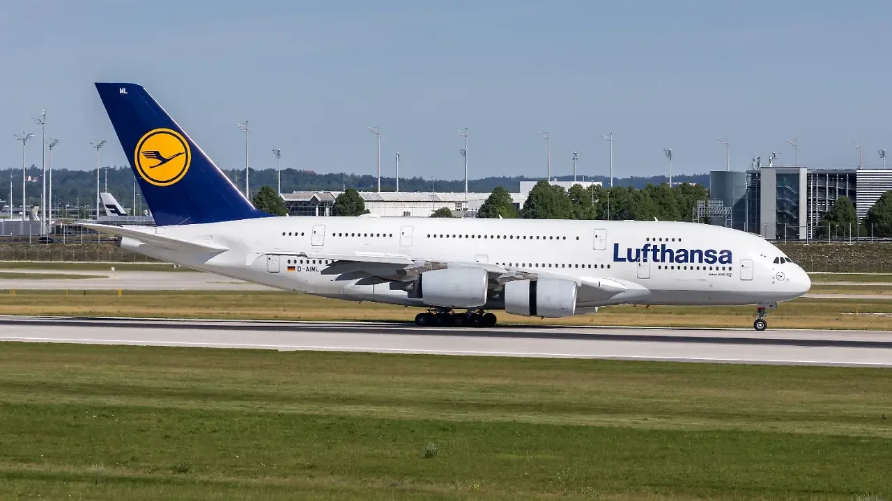 Lufthansa-nın A380 təyyarəsi Münhendə eniş zamanı uçuş-enmə zolağının işıqlarını zədələyib
