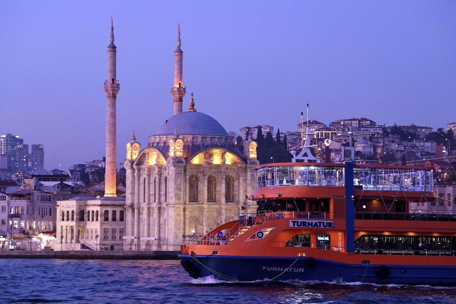İstanbulda iki çimərlikdə dənizə girmək qadağan edildi