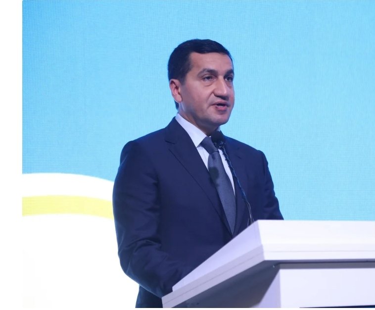 Prezidentin köməkçisi: Rəsmilər öz aralarında Azərbaycan və özbək dillərinin kombinasiyasında danışmağa çalışırlar