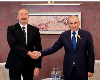Professor yazır: ŞƏT sammitindən sülh görüşləri