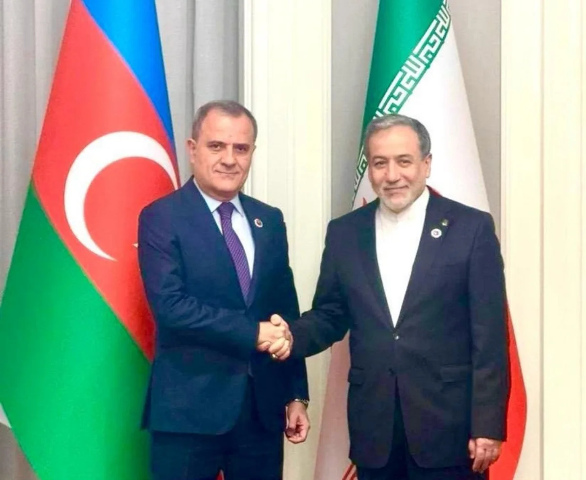 Ceyhun Bayramov Abbas Əraqçi ilə regional məsələləri müzakirə edib