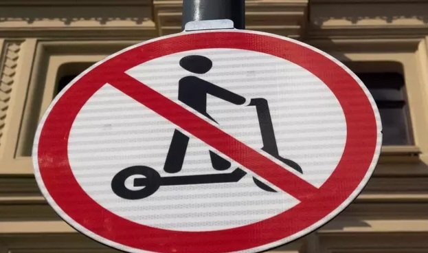 Gürcüstanda azyaşlıların elektrik skuterlərindən istifadəsinə məhdudiyyətlər gəlir