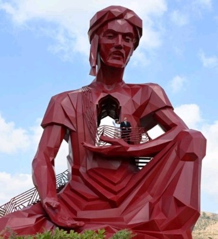 Professor yazır: Çün Nəsimi əyyamın sultanıdır,  dövr onun, dövran onun dövranıdır!