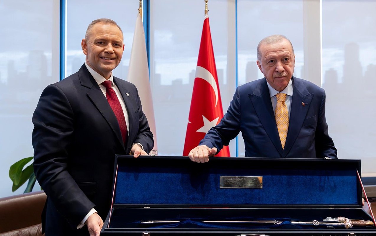 Ərdoğana Nyu-Yorkda qılınc hədiyyə edildi