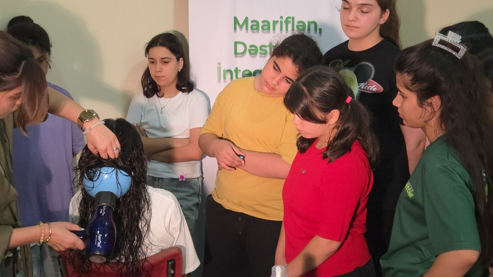 “Maariflən, dəstək al, inteqrasiya ol!” layihəsi yekunlaşıb: 64 benefisiar kompleks dəstək xidmətlərindən faydalanıb